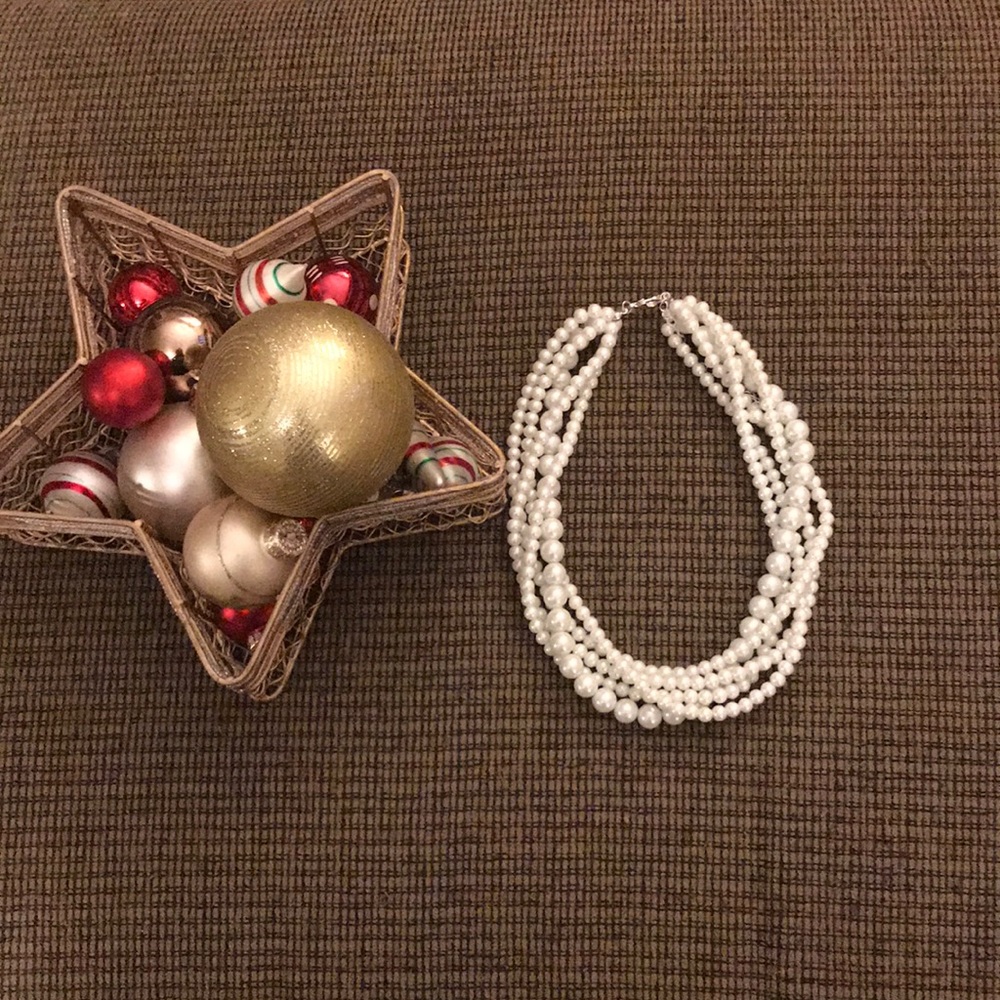 Lovely pearl statement necklace